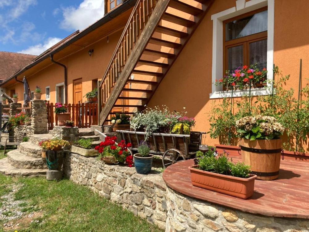 Apartman Pod Sribrnou Horou Lhenice Exterior foto